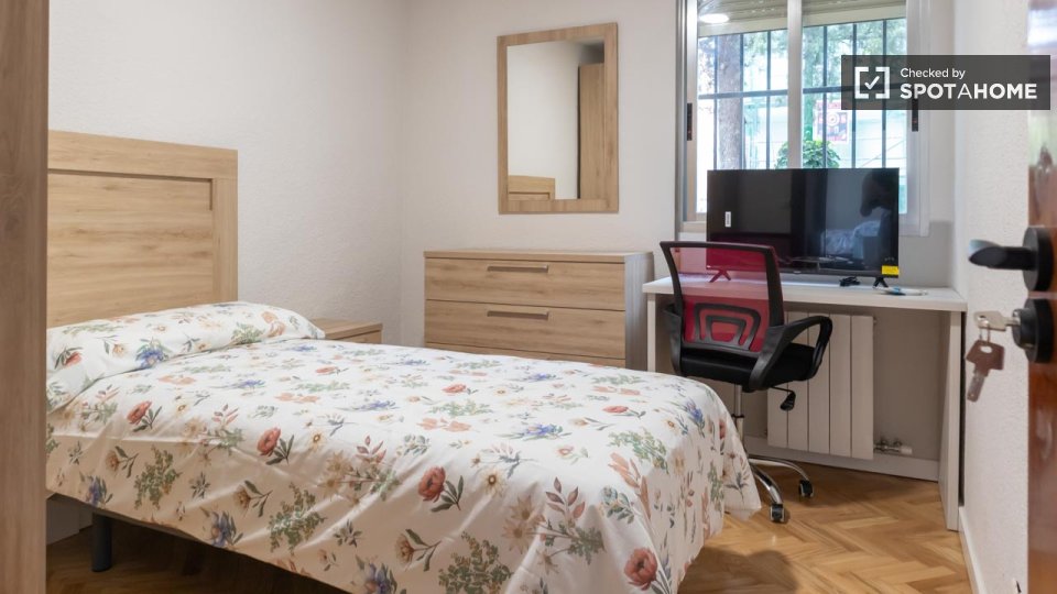 Double room Madrid, 4 beds — photo 14