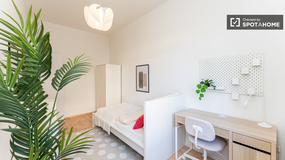 Double room Berlin, 3 beds, 58m² — photo 12