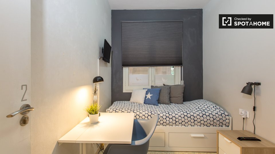 Double room Barcelona, 3 beds, 85m² — photo 1