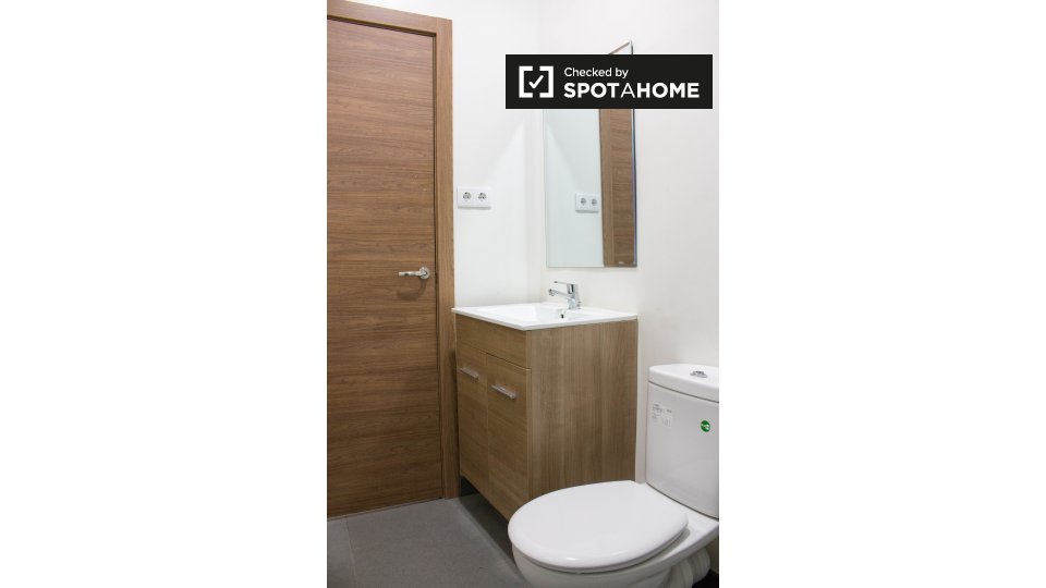 Double room Barcelona, 3 beds, 60m² — photo 13