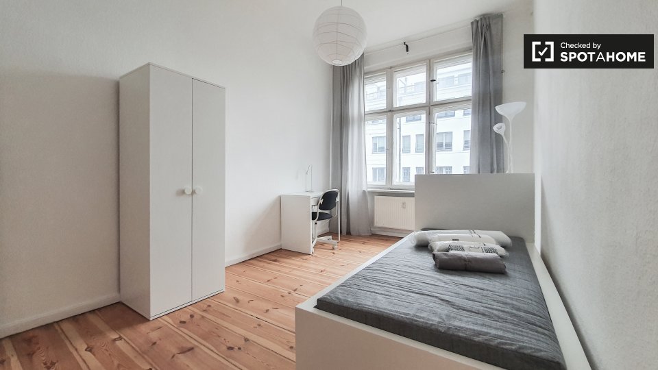 Double room Berlin, 3 beds — photo 3