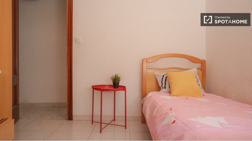 Double room Madrid, 4 beds, 70m² — photo 2