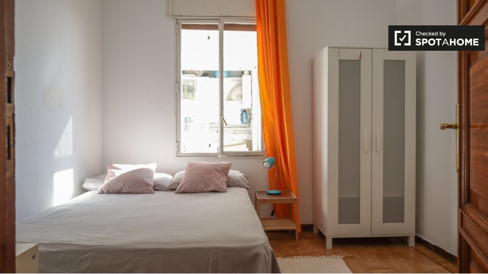 Double room Madrid, 6 beds, 200m² — photo 12