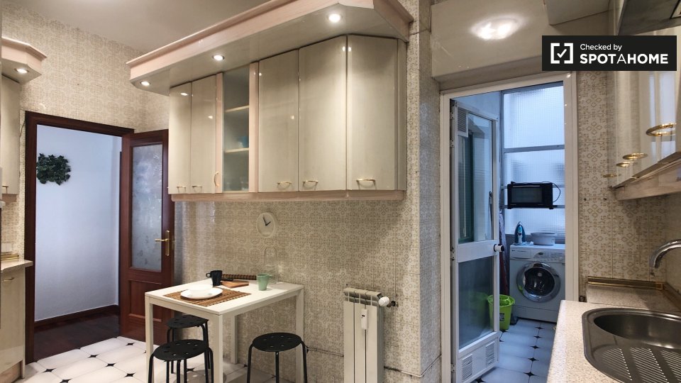 Double room Madrid, 5 beds, 133m² — photo 16