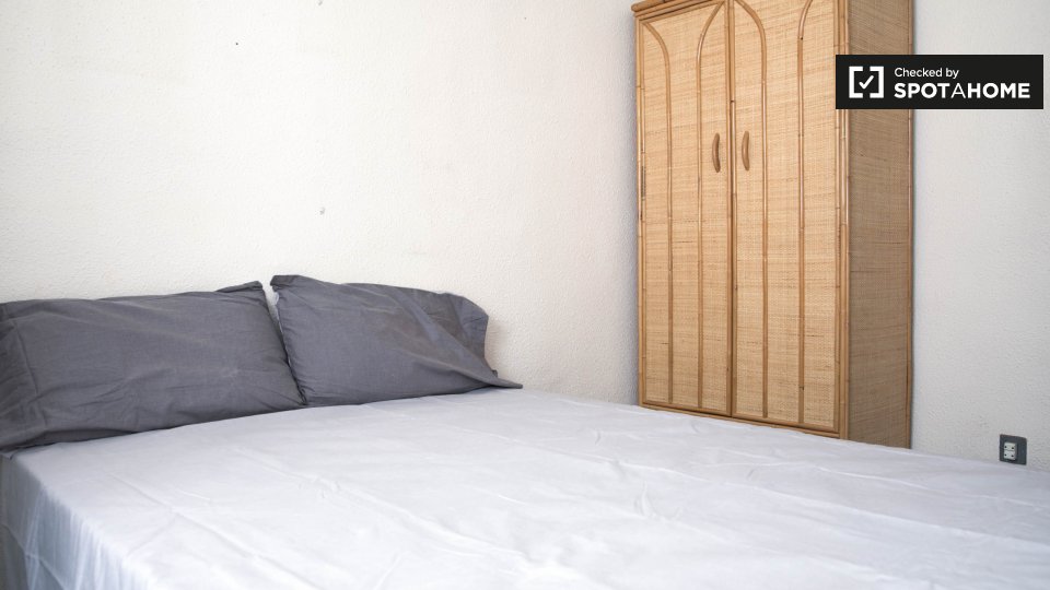 Double room Valencia, 6 beds, 140m² — photo 2