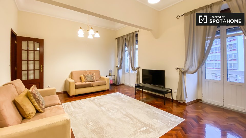 Apartment Lisbon, 4 beds — photo 2