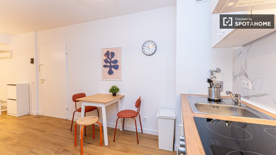 Double room Berlin, 4 beds, 65m² — photo 4