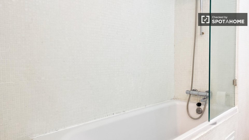 Apartment Lisbon, 1 bed, 82m² — photo 18