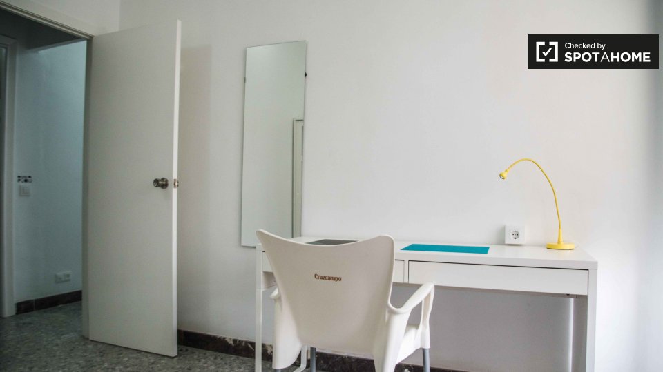 Double room Valencia, 10 beds, 300m² — photo 4