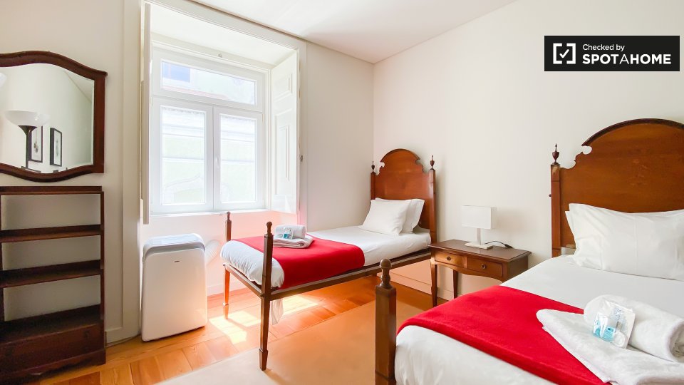 Apartment Lisbon, 2 beds — photo 15