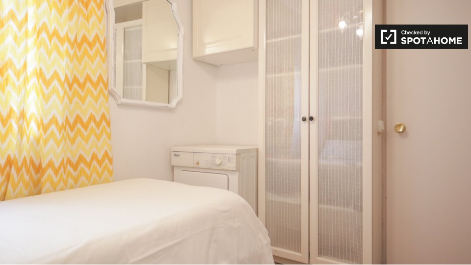 Double room Madrid, 3 beds — photo 4