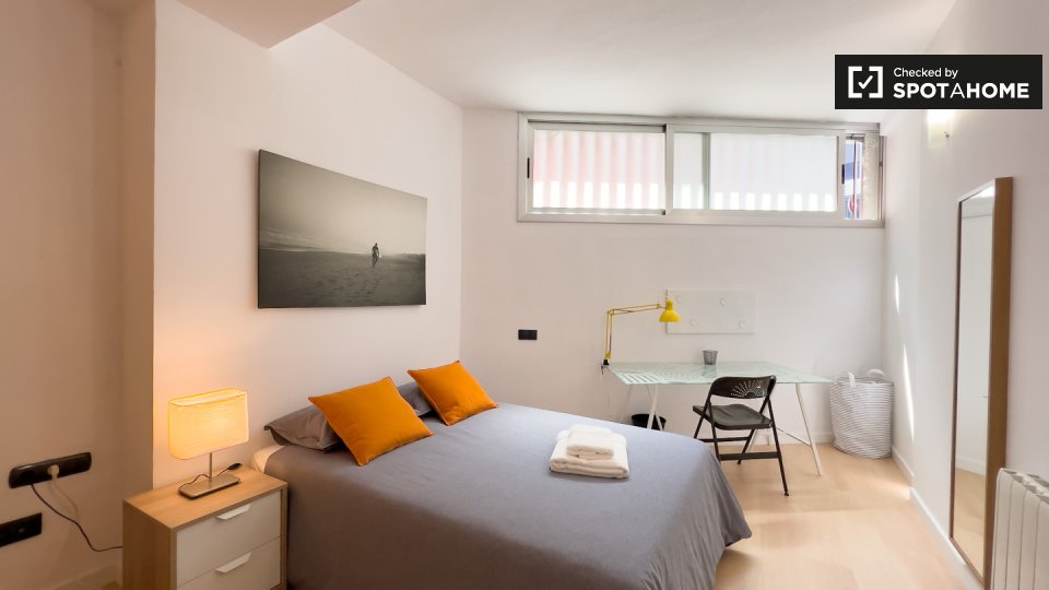 Double room Barcelona, 3 beds, 100m² — photo 18