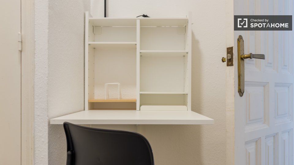 Double room Barcelona, 2 beds — photo 24