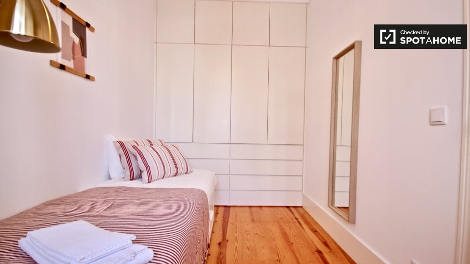 Apartment Lisbon, 2 beds, 75m² — photo 18