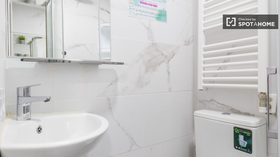 Double room Madrid, 5 beds, 101m² — photo 40