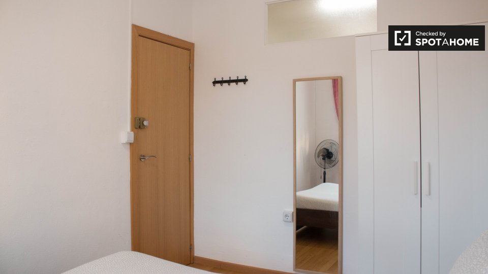 Double room Barcelona, 3 beds — photo 16