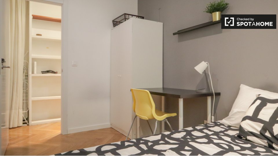 Double room Madrid, 7 beds, 200m² — photo 12