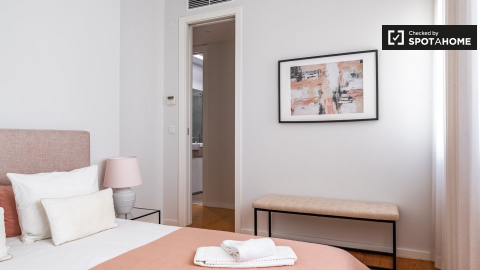 Apartment Lisbon, 3 beds, 110m² — photo 18