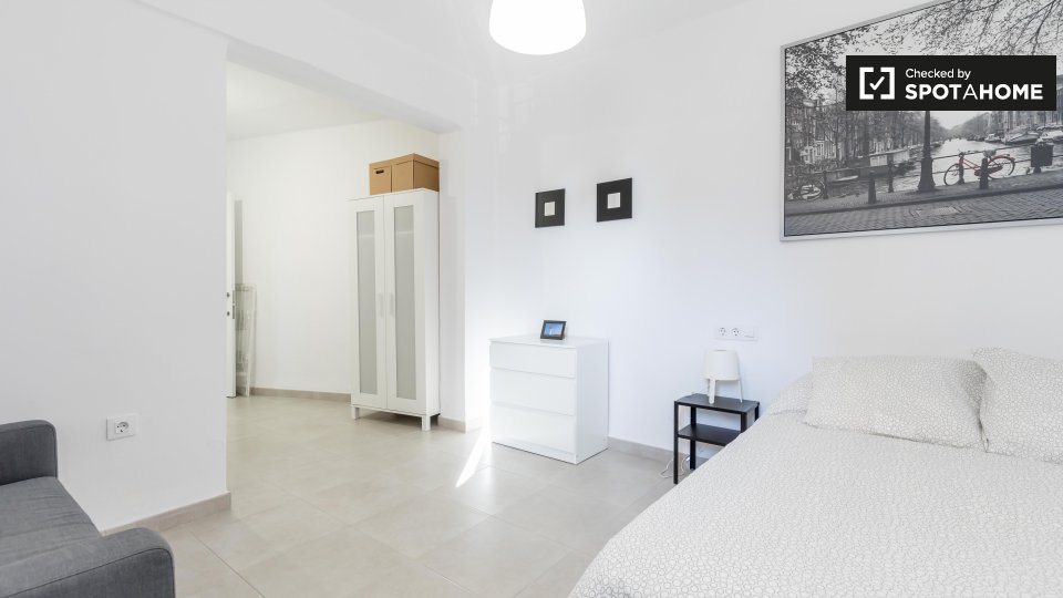 Double room Valencia, 4 beds, 100m² — photo 1