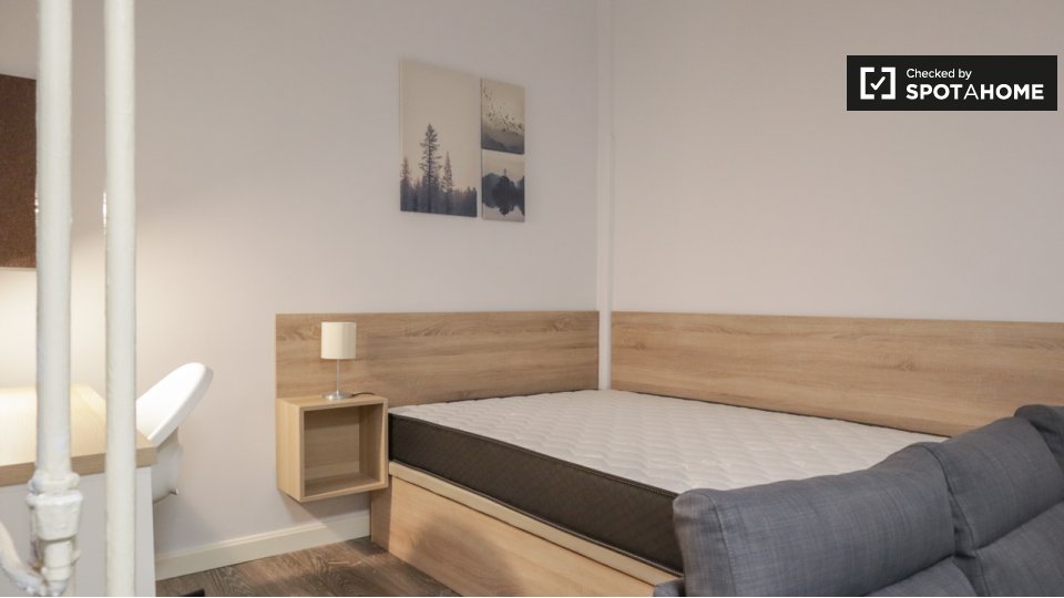 Double room Madrid, 5 beds, 120m² — photo 5