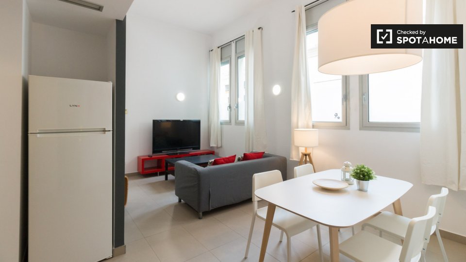 Apartment Barcelona, 1 bed, 55m² — photo 1