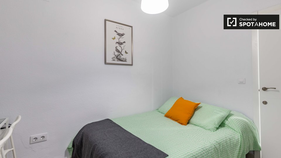 Double room Valencia, 3 beds — photo 17