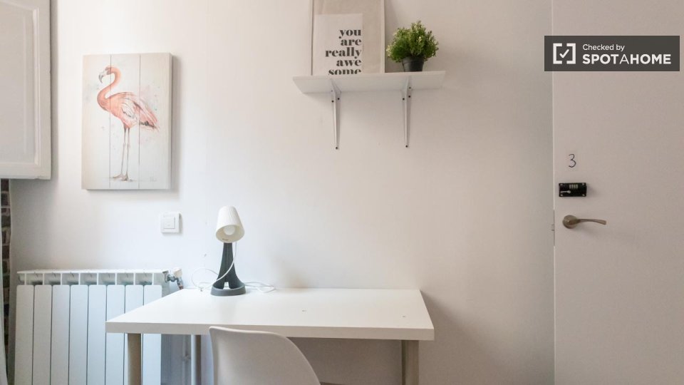 Double room Madrid, 5 beds, 100m² — photo 48