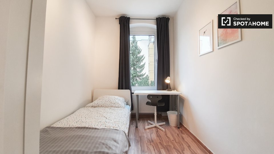 Double room Berlin, 2 beds, 40m² — photo 2