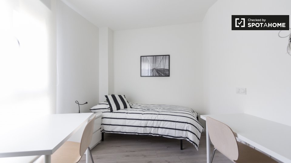 Double room Madrid, 4 beds, 90m² — photo 3