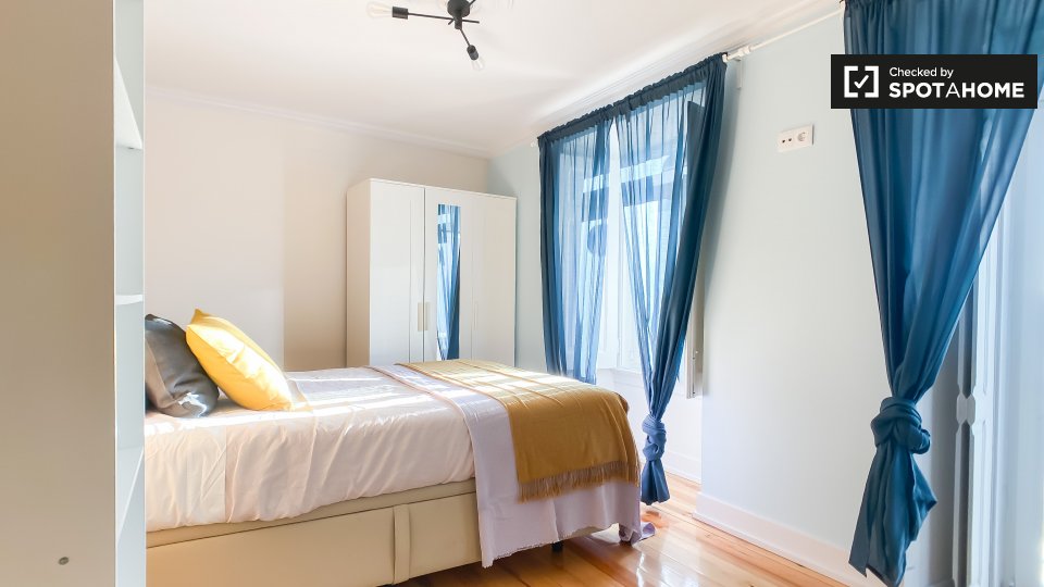 Apartment Lisbon, 4 beds — photo 1