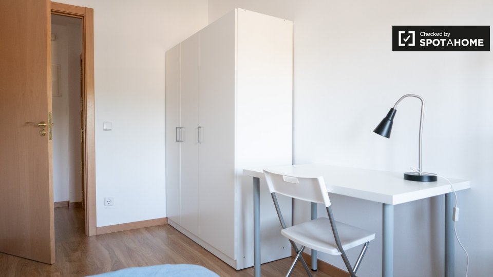 Double room Madrid, 3 beds, 75m² — photo 2
