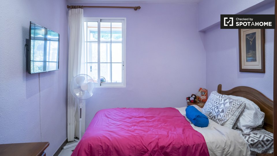 Double room Valencia, 3 beds, 90m² — photo 2