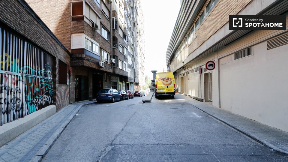 Double room Madrid, 5 beds, 125m² — photo 18