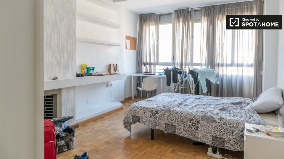 Double room Madrid, 6 beds, 152m² — photo 1