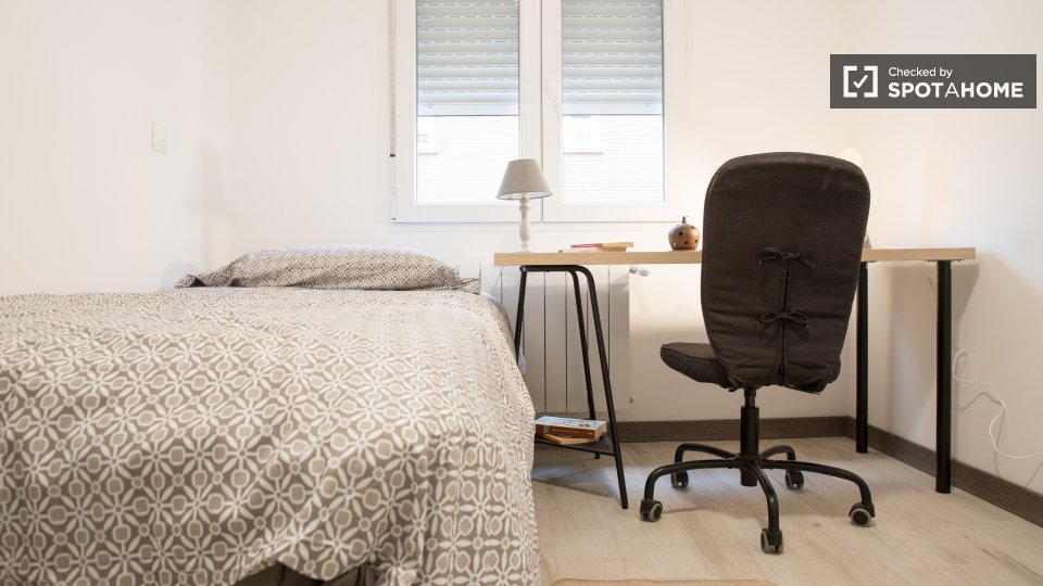 Double room Madrid, 3 beds — photo 9
