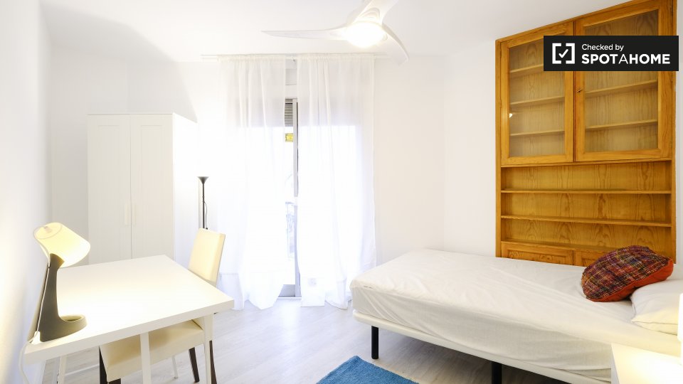 Double room Madrid, 6 beds, 160m² — photo 1