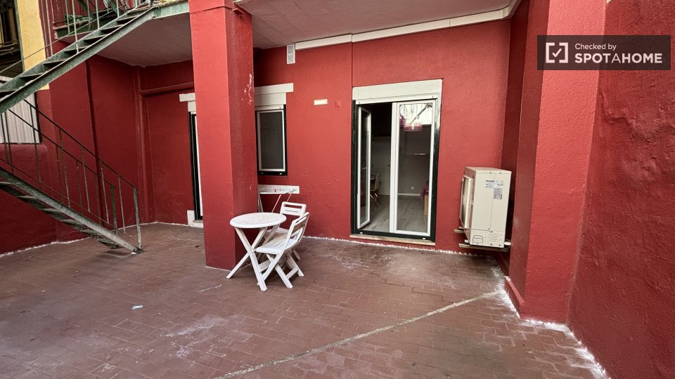 Double room Lisbon, 4 beds, 85m² — photo 55