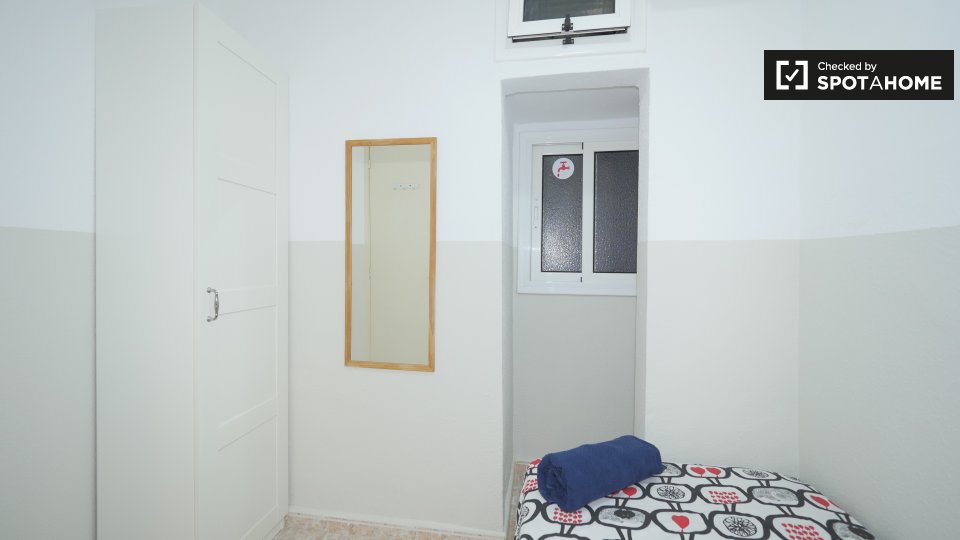 Double room Barcelona, 3 beds, 55m² — photo 13