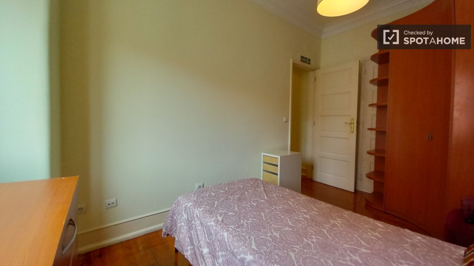 Apartment Lisbon, 3 beds, 120m² — photo 13