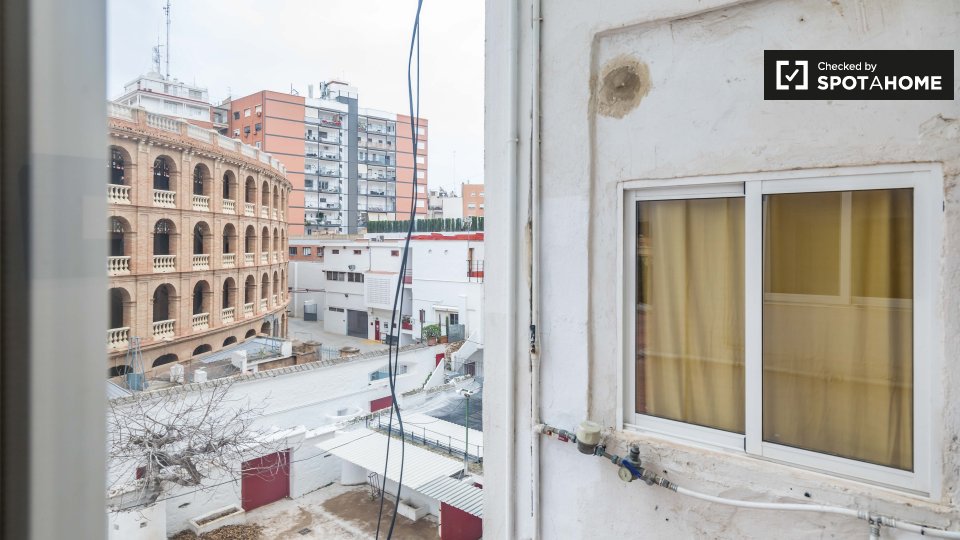 Double room Valencia, 6 beds, 100m² — photo 2