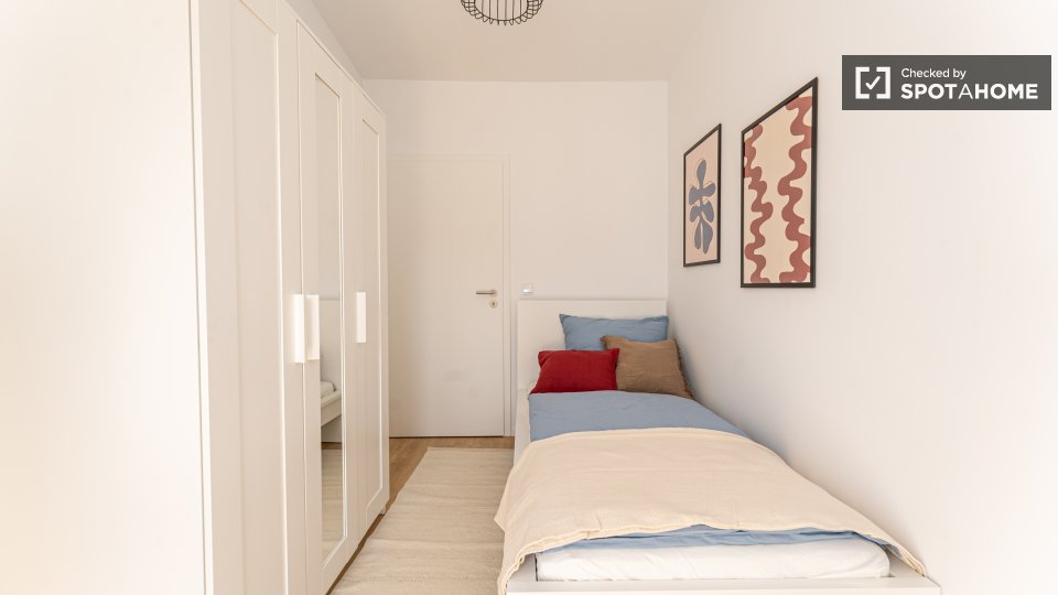 Double room Berlin, 3 beds, 48m² — photo 12
