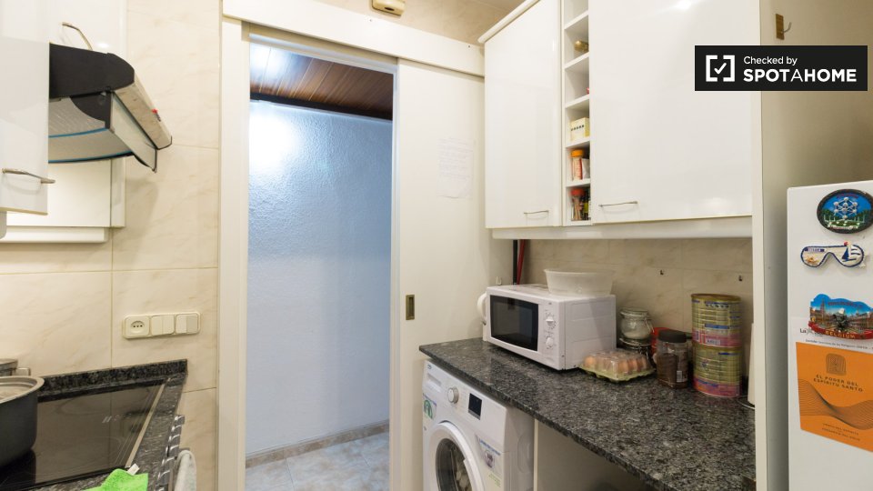 Double room Barcelona, 3 beds — photo 10