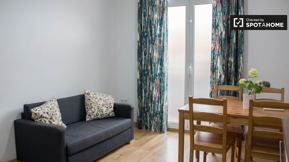 Double room Barcelona, 3 beds, 60m² — photo 5