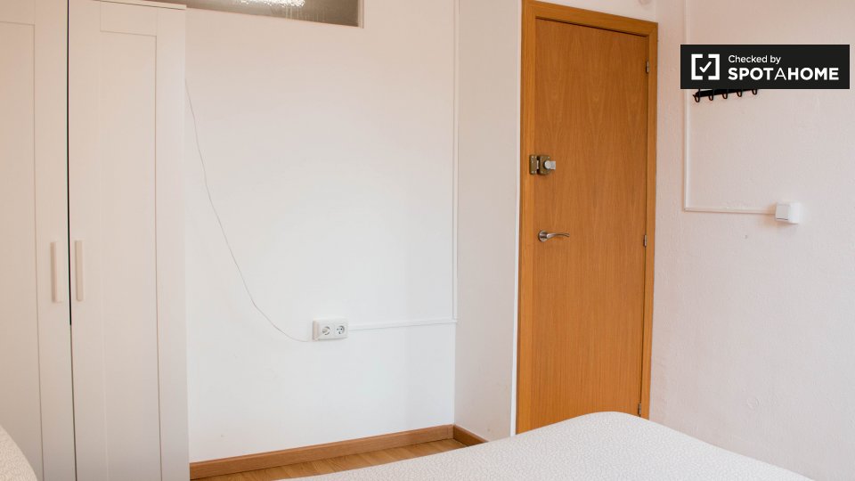 Double room Barcelona, 3 beds, 60m² — photo 6