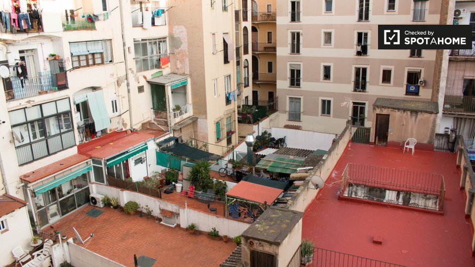 Double room Barcelona, 3 beds, 60m² — photo 7