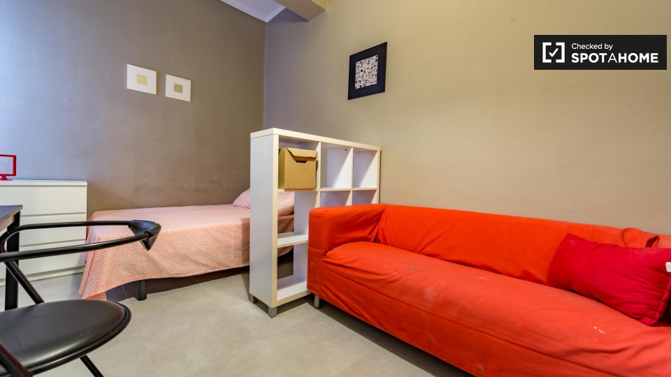 Double room Valencia, 5 beds, 130m² — photo 19