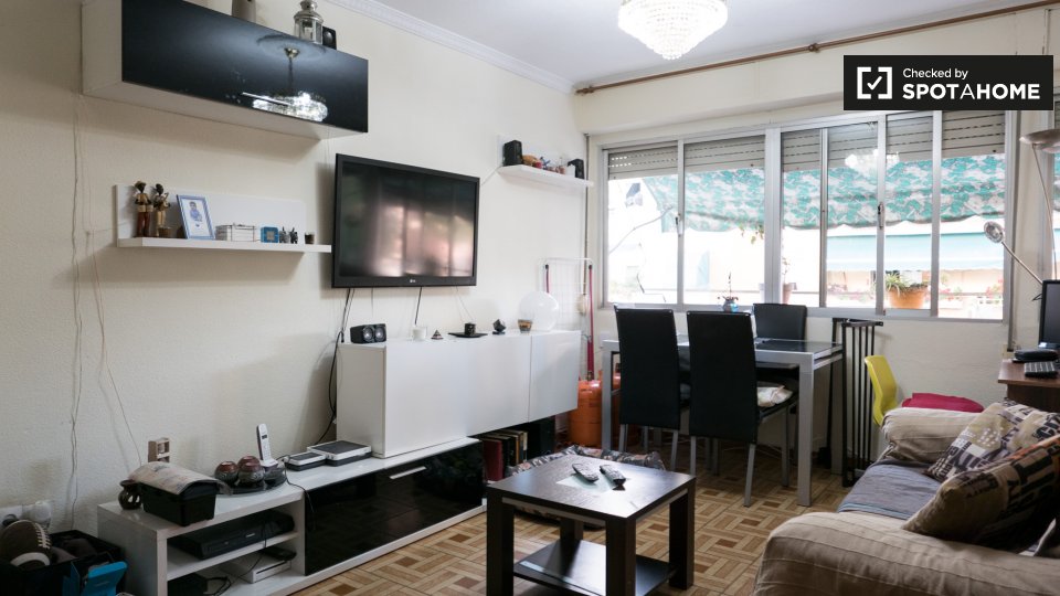 Double room Madrid, 2 beds, 55m² — photo 5