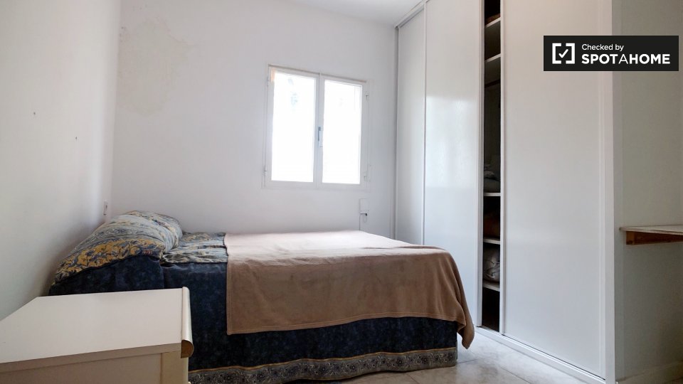 Double room Madrid, 3 beds, 40m² — photo 17