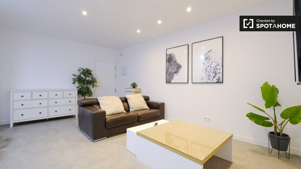 Apartment Madrid, 1 bed, 56m² — photo 1