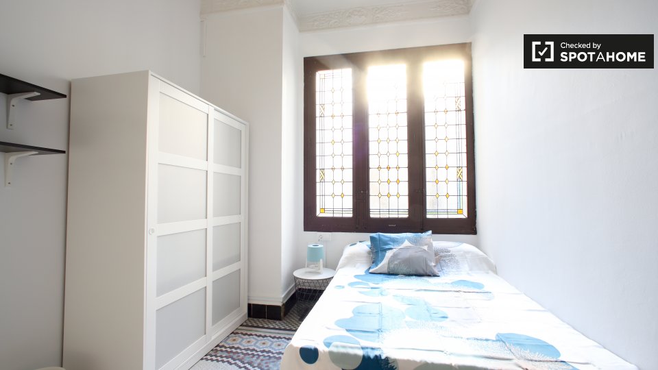 Double room Valencia, 10 beds, 300m² — photo 2